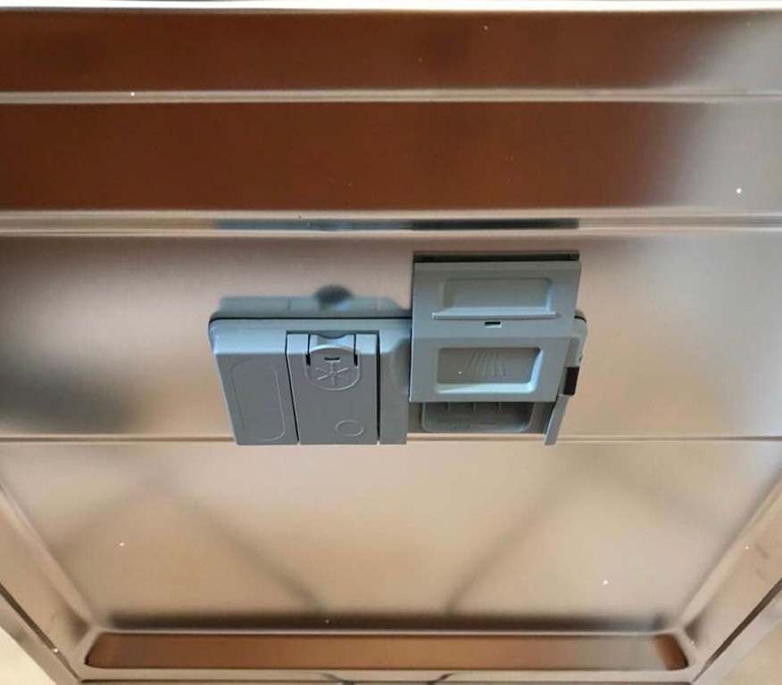 Distributore detersivo con porta per lavastoviglie