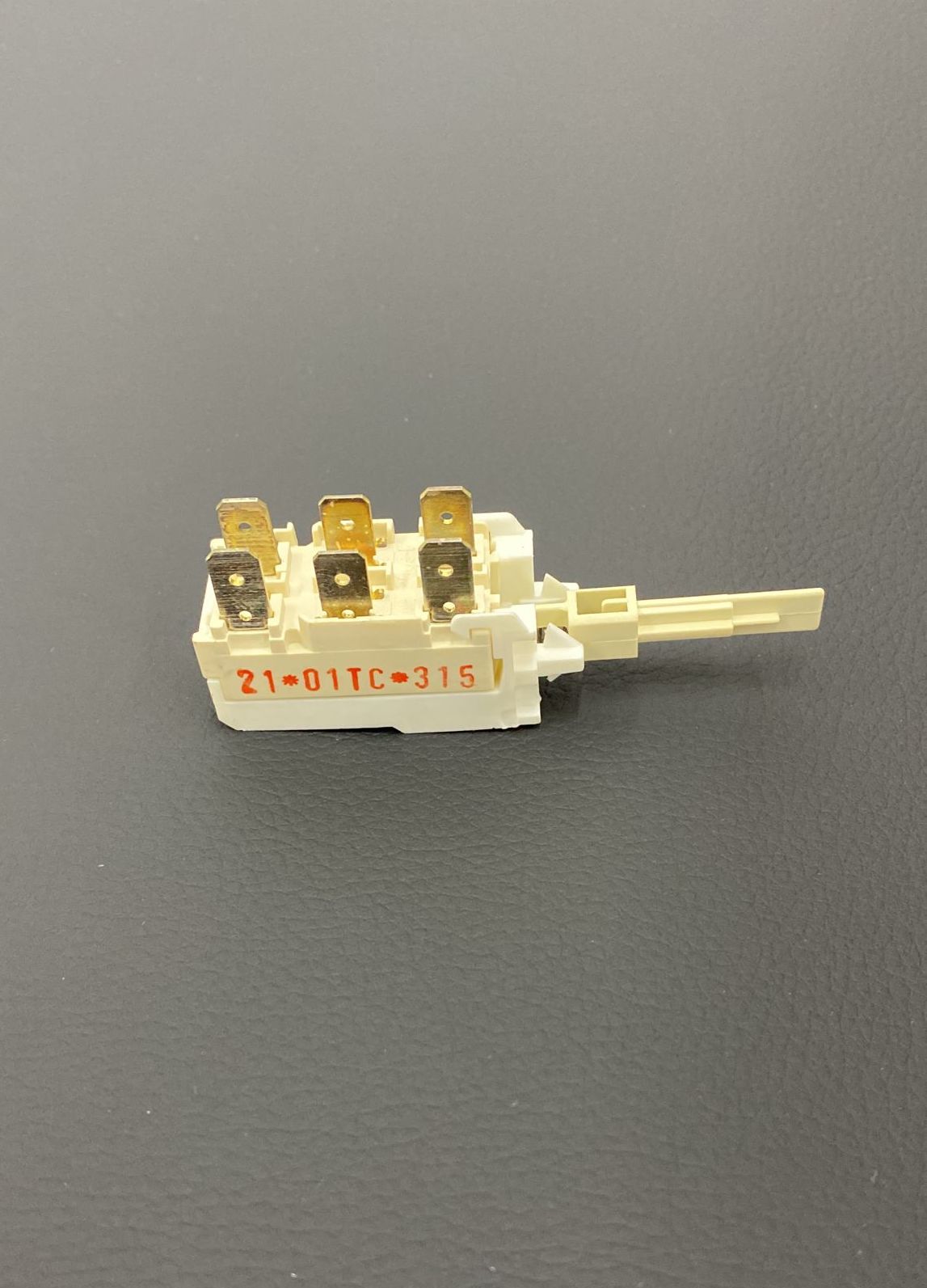 Interruttore on off lavatrice Hotpoint Ariston Indesit